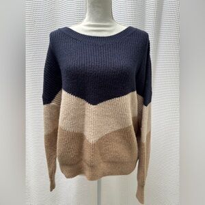 Storia Navy and Beige Chevron Sweater